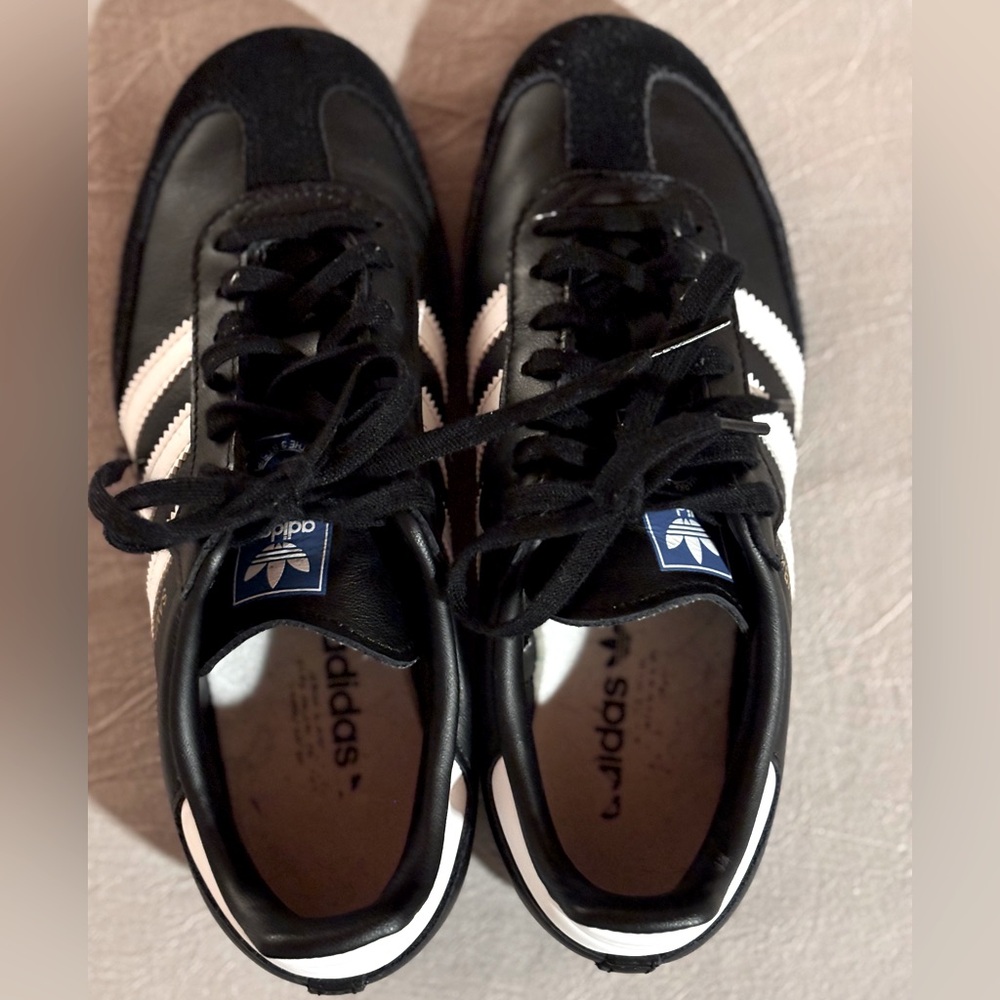 Adidas Samba - 
Black/white/gum
Boys size 4 = Womens size 6